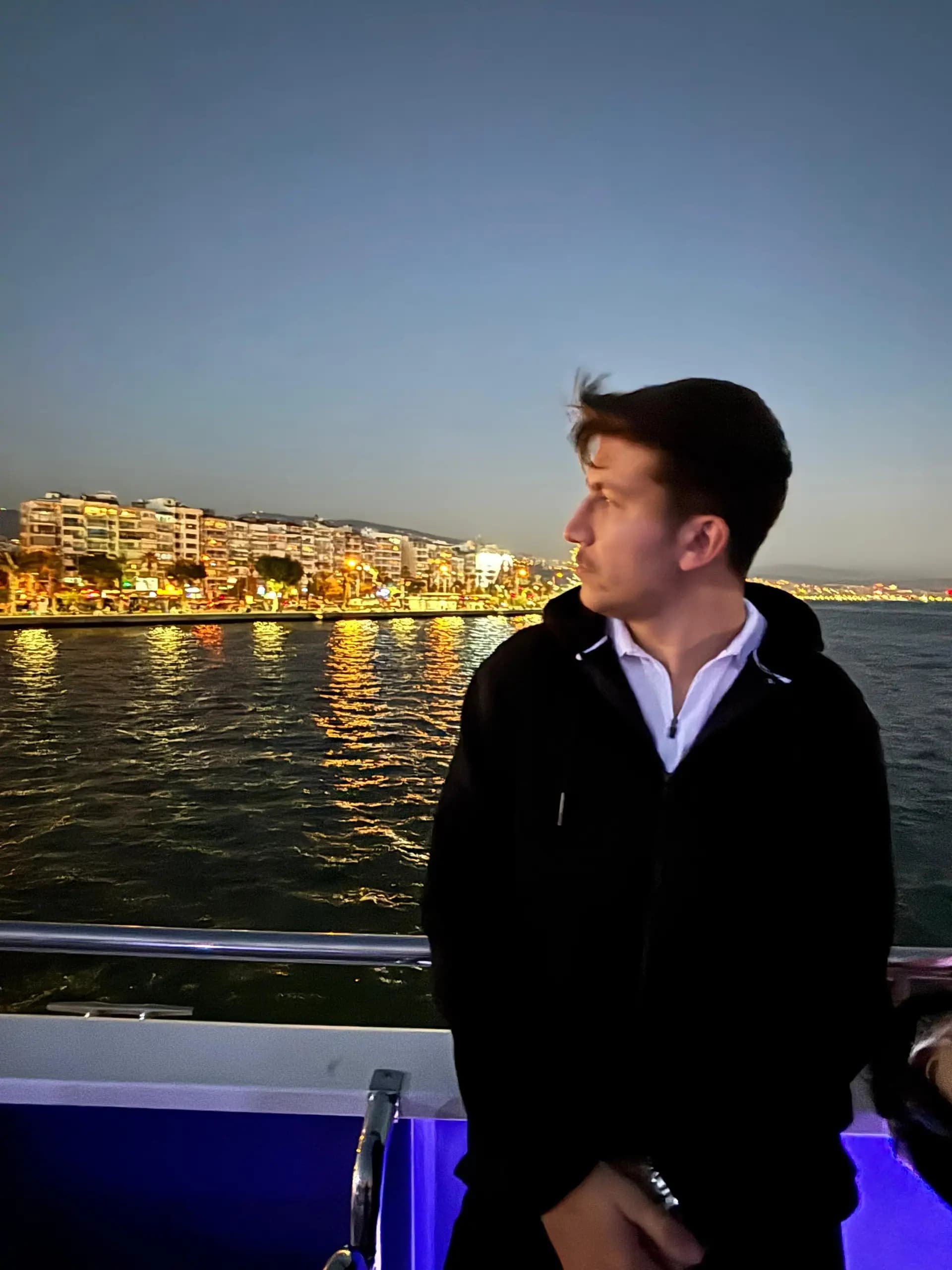 Uğur Selvi, Yapay Zeka Operatörlüğü · Stajyer